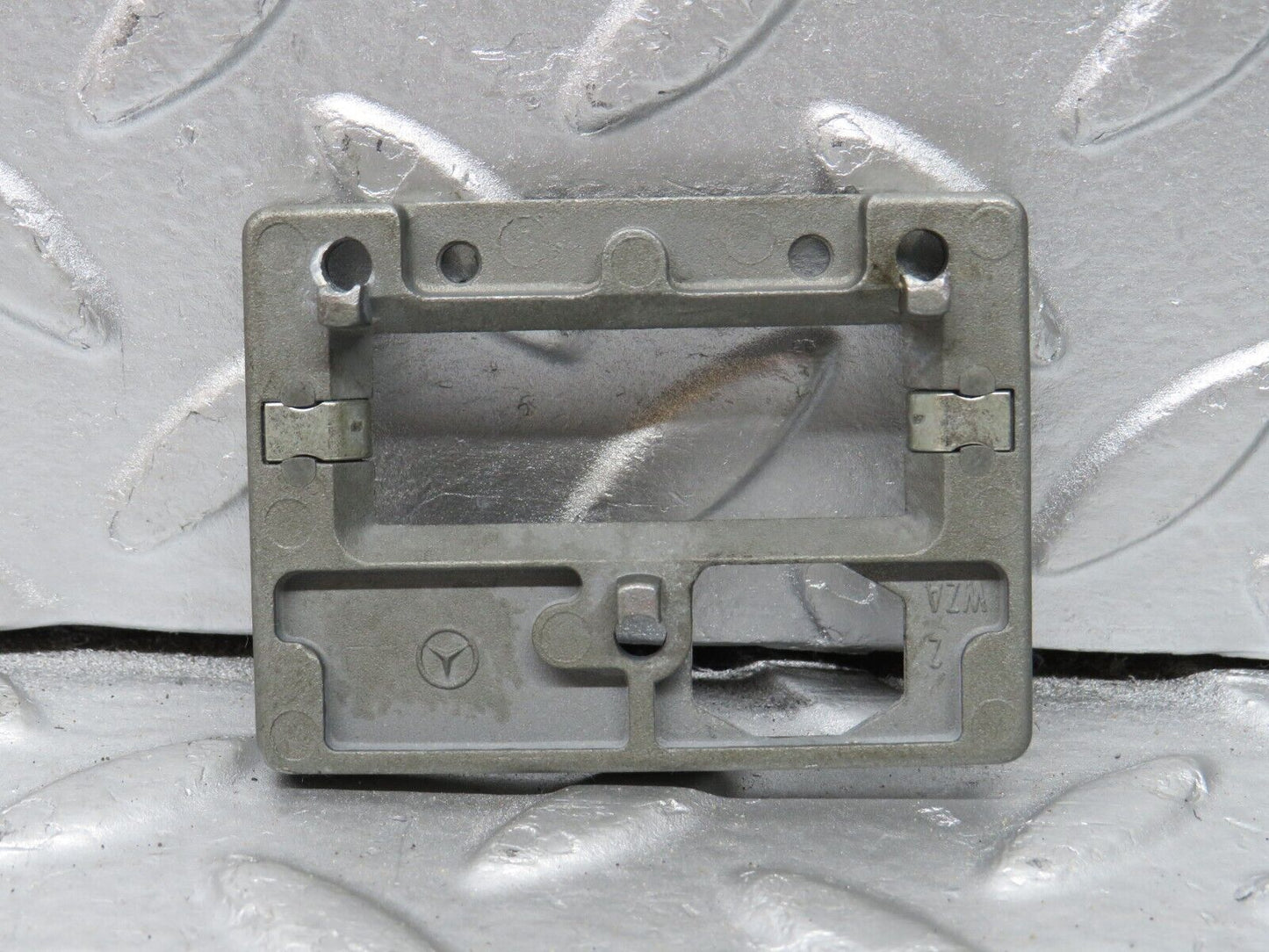 33197 Mercedes-Benz W202 Rear View Mirror Bracket