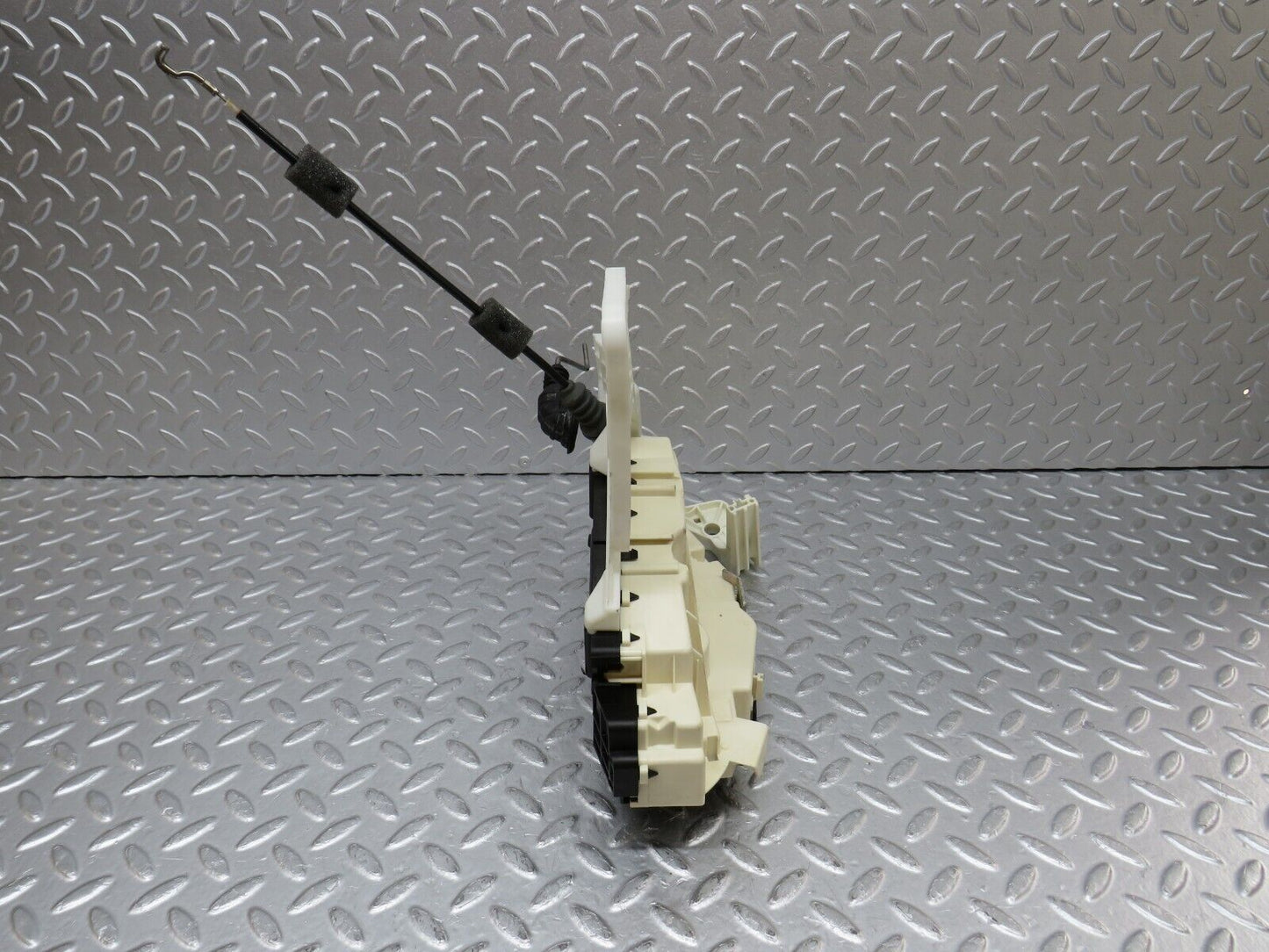 35234 Mercedes-Benz W221 Front Left Door Lock Mechanism 2217202735
