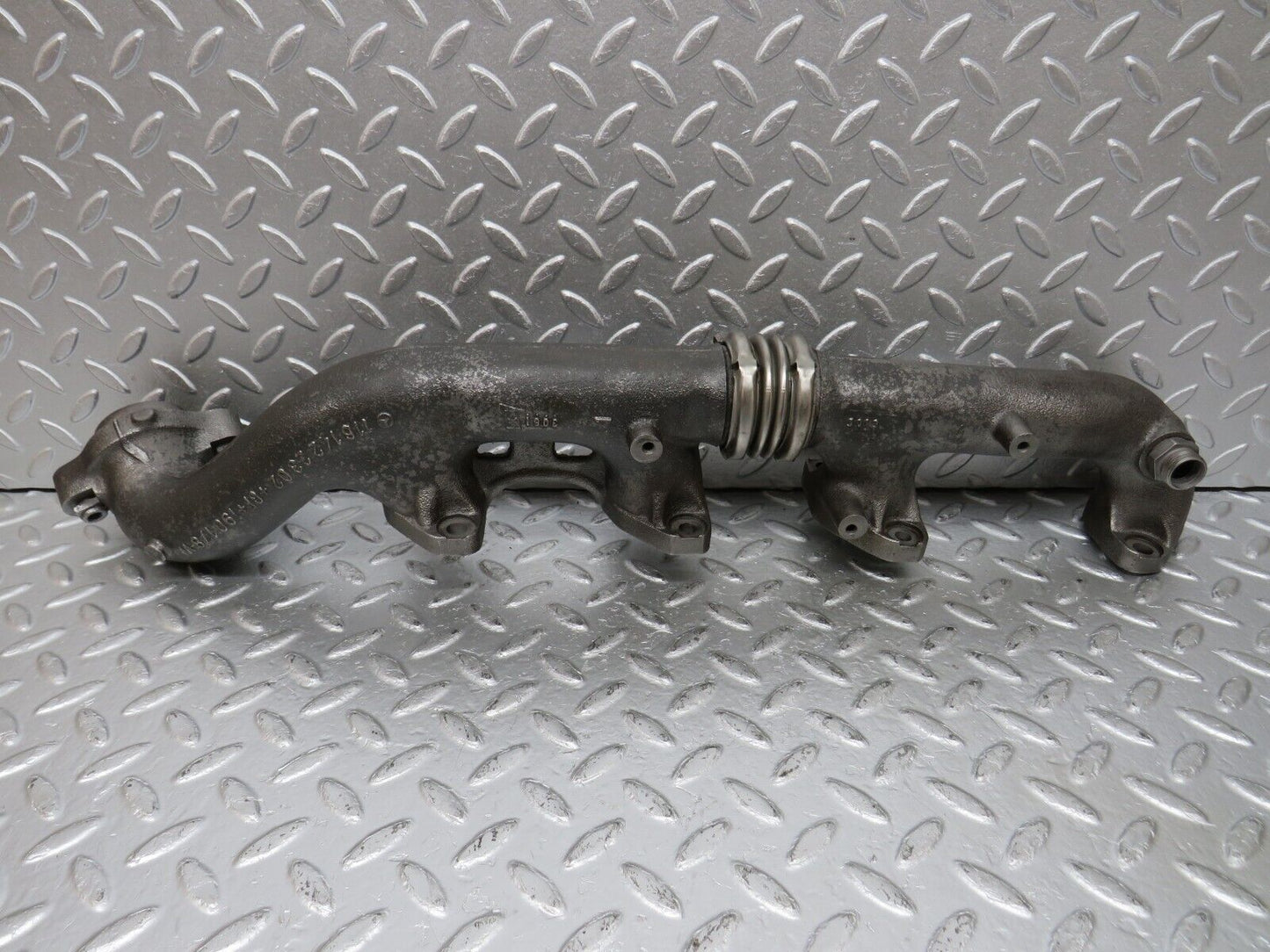 33119 Mercedes-Benz W126 380 V8 Exhaust Manifold Left 1161422302 1161422902