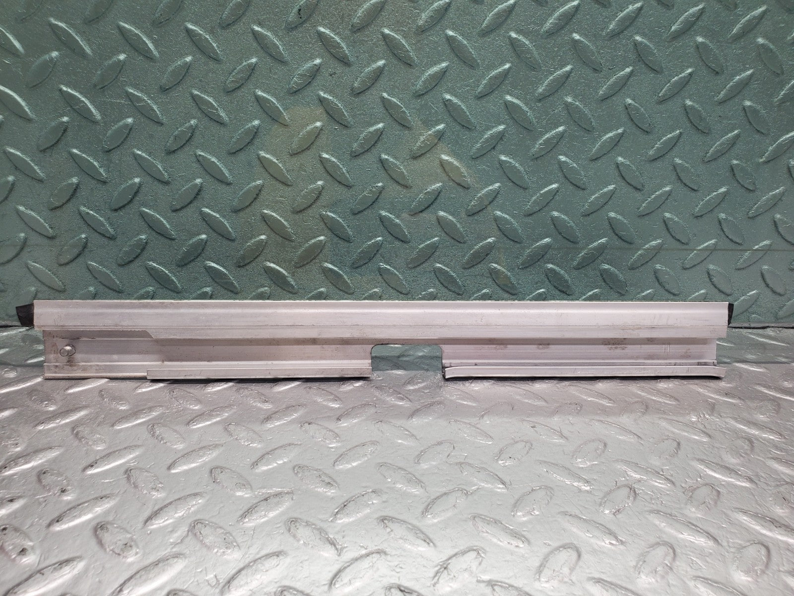 W124 Wagon front right door window glass used OEM