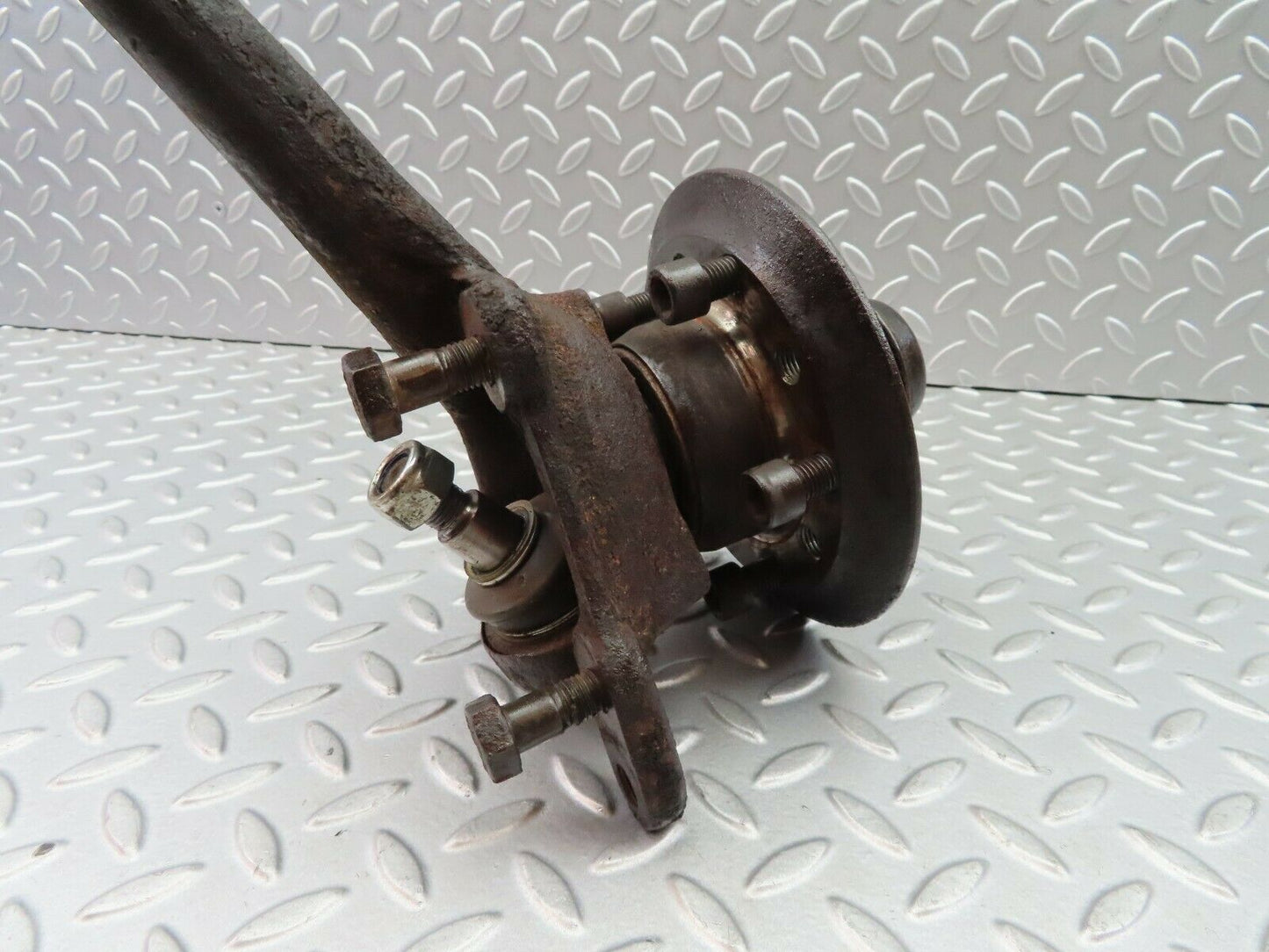 6029 Mercedes-Benz W123 200 Front Right Wheel Hub