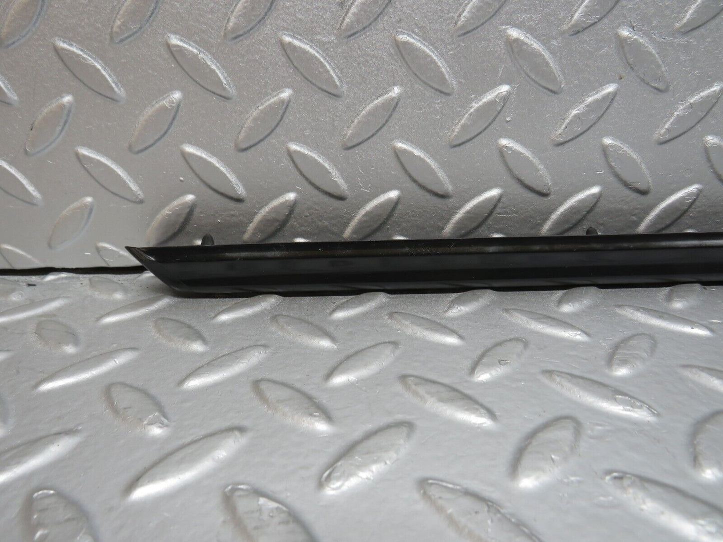 40640 Mercedes-Benz W123 300D Rear Right Door Centre Moulding Trim