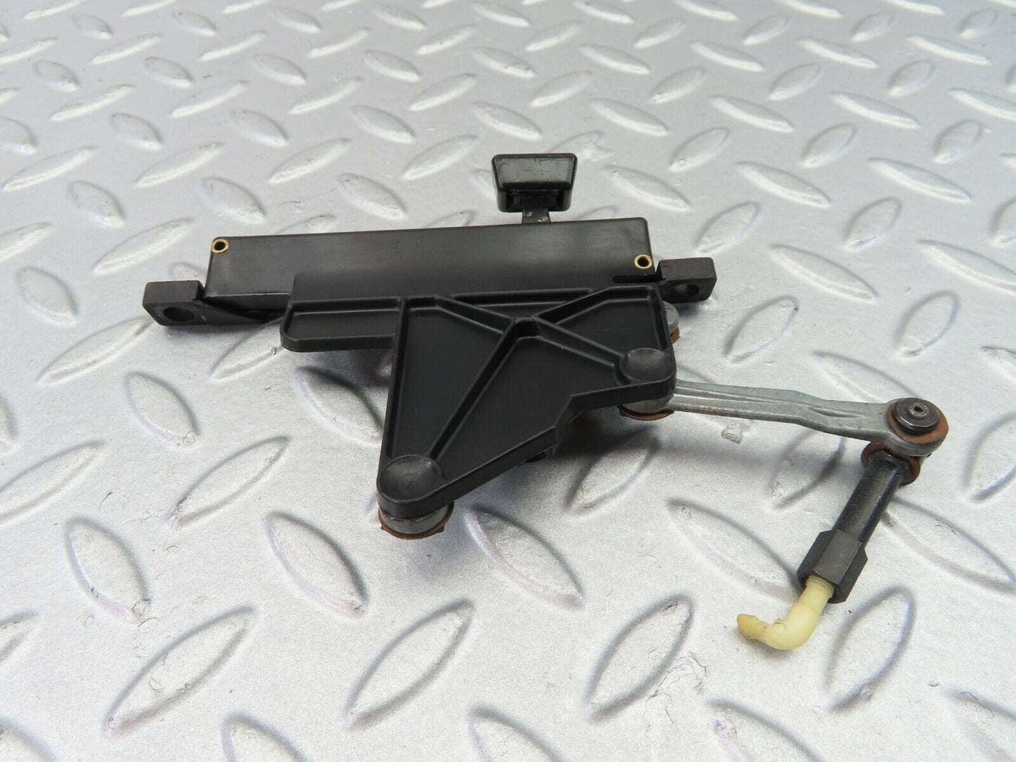 7469 Mercedes-Benz W116 450SE. Heater Control Lever Mechanism