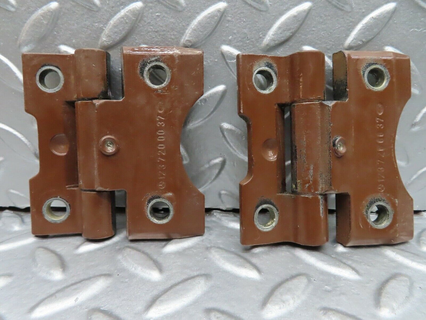 21069 Mercedes-Benz W123 230E Door Hinges Pair 1237200037