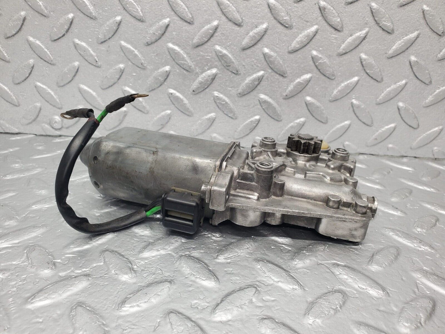 30309 Mercedes-Benz W124 230E Window Regulator Motor Right Bosch 0130821285