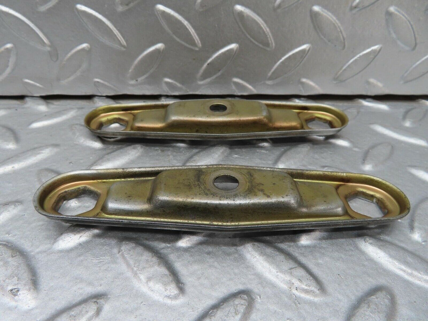 15329 Mercedes-Benz W123 230E Fuel Injector Bracket