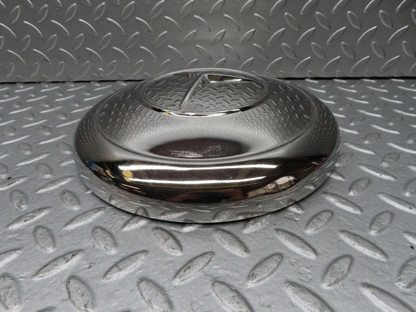 18178 Mercedes-Benz W111 220SE Coupe Chrome Wheel Hub Cap