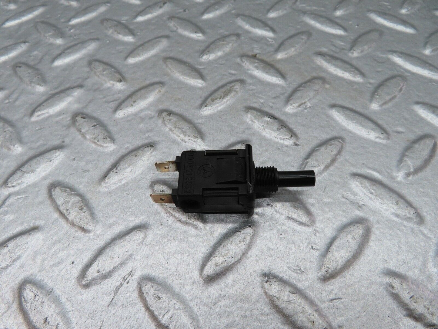 18088 Mercedes-Benz W123 200 Door Contact Switch 0008212852
