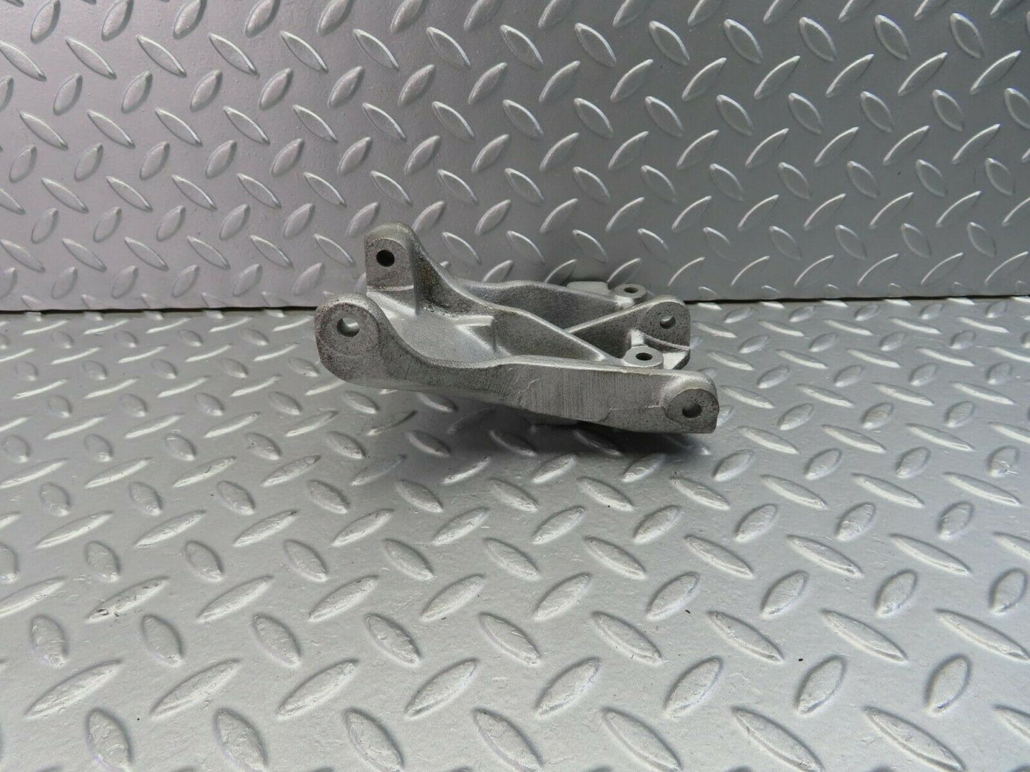9820 Mercedes-Benz C123 280CE Coupe Alternator Bracket 1101550735