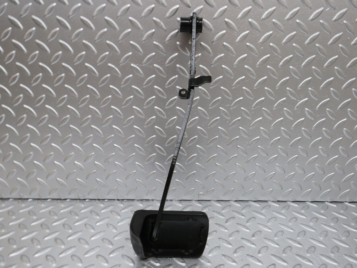 29330 Mercedes-Benz W124 230E Brake Pedal 1232910082