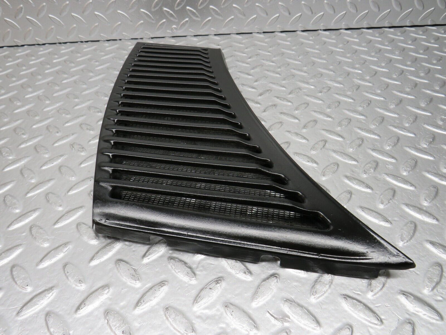 0838 Mercedes-Benz C107 350SLC Coupe Air Intake Grill Left Side