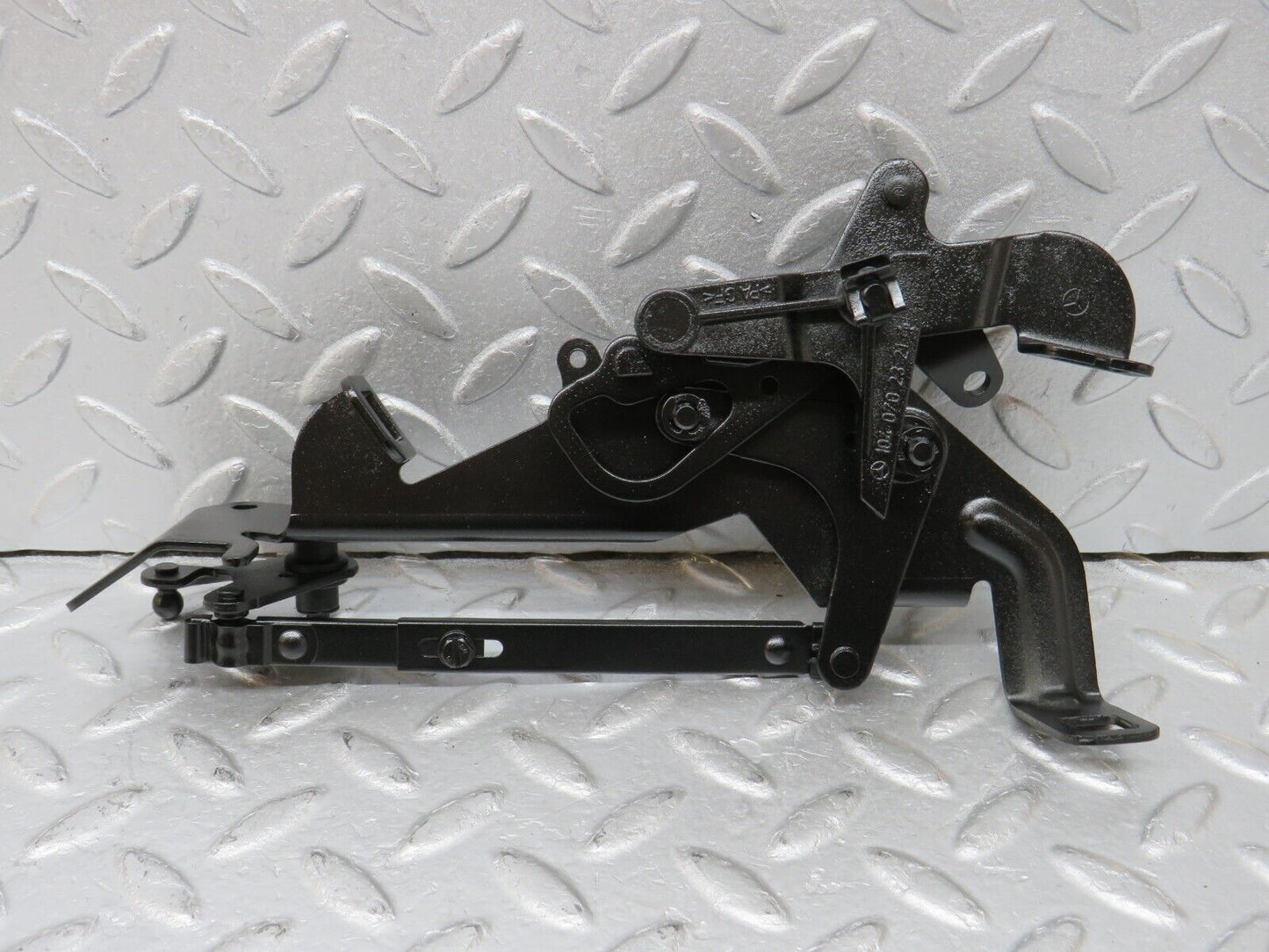 38118 Mercedes-Benz A124 320E Cabriolet Throttle Linkage 1040702321