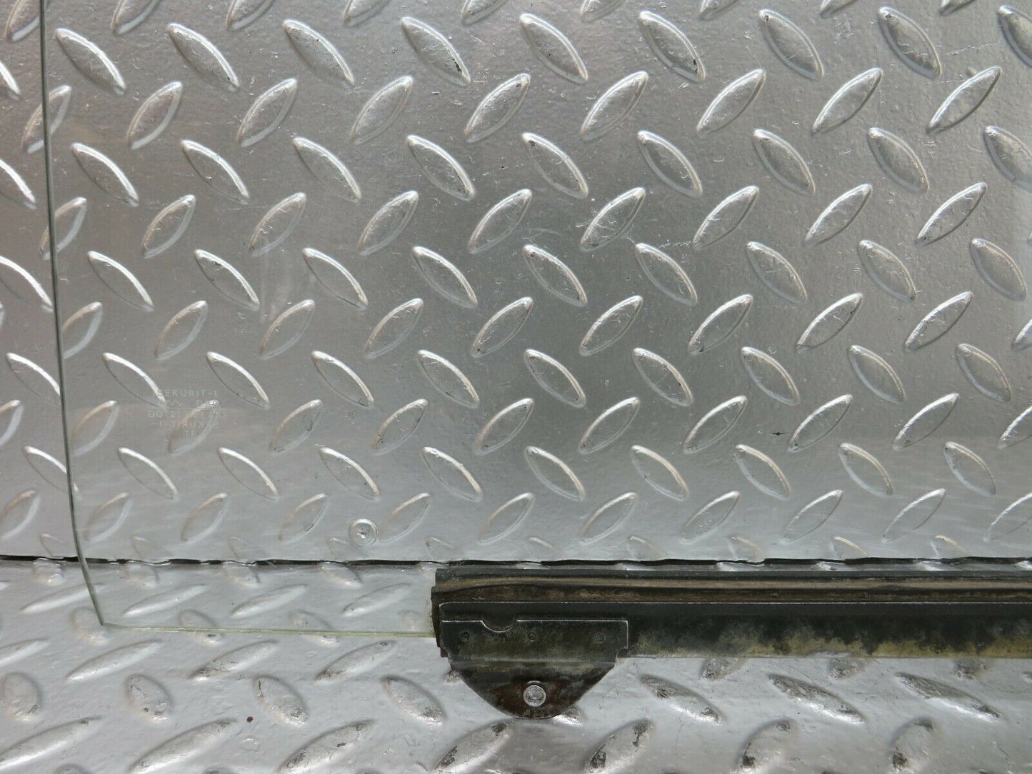 23650 Mercedes-Benz W114 280E Rear Right Door Window Glass