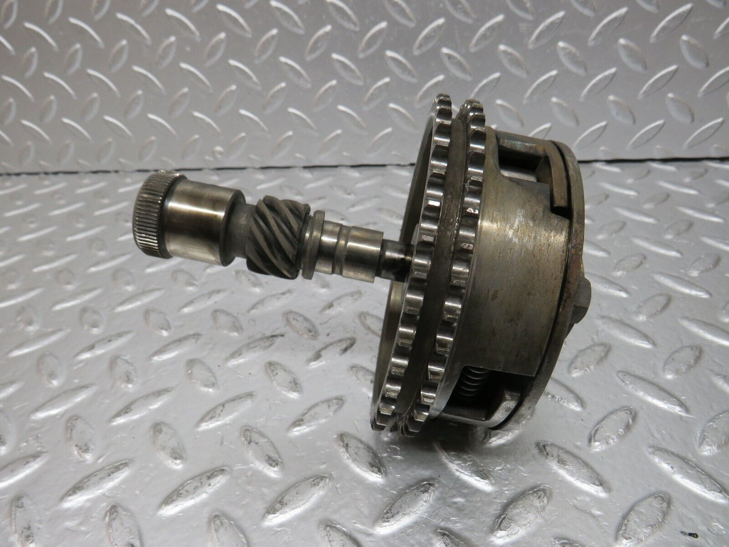 31079 Mercedes-Benz W123 200D Injection Pump Intermediate Timing Gear Shaft