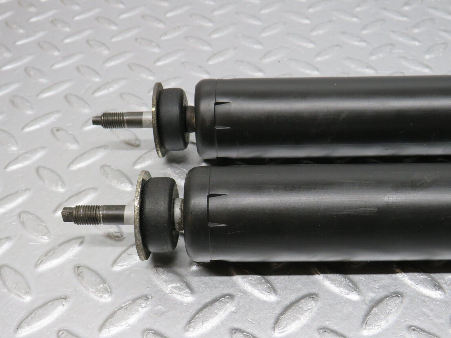 38897 Mercedes-Benz W201 190E 2.6L Rear Shock Absorber Kyb 553177