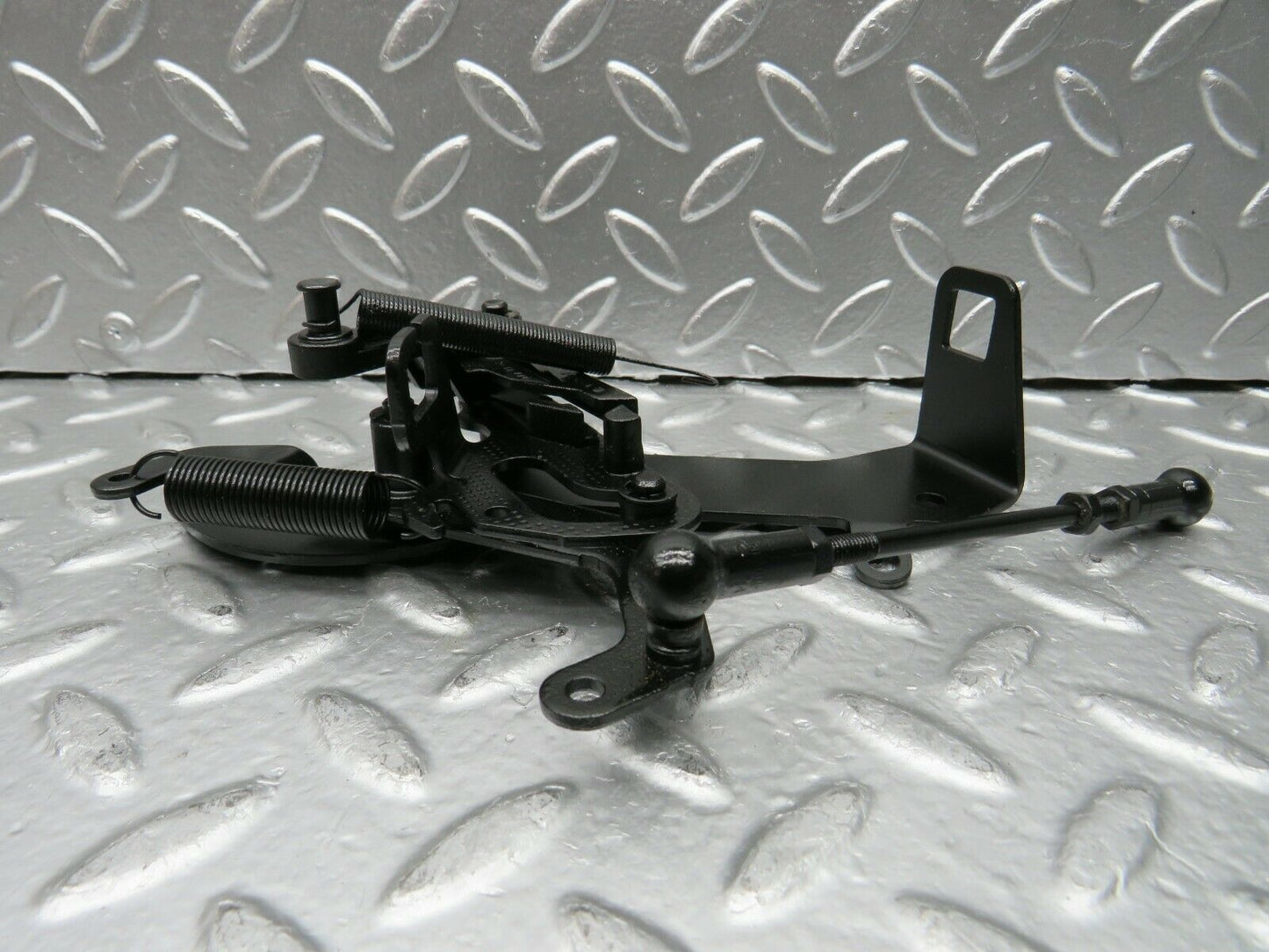22576 Mercedes-Benz C124 E220 Coupe Throttle Linkage 1110700521