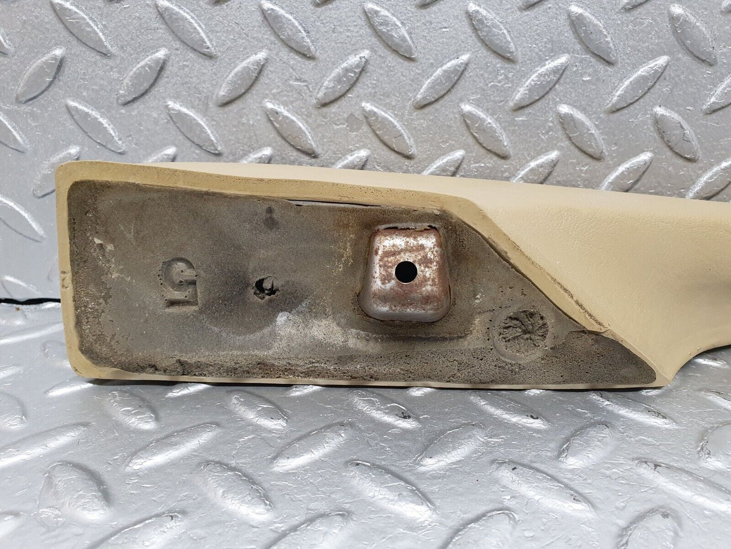 40928 Mercedes-Benz W126 300SE Front Right Interior Door Handle Beige