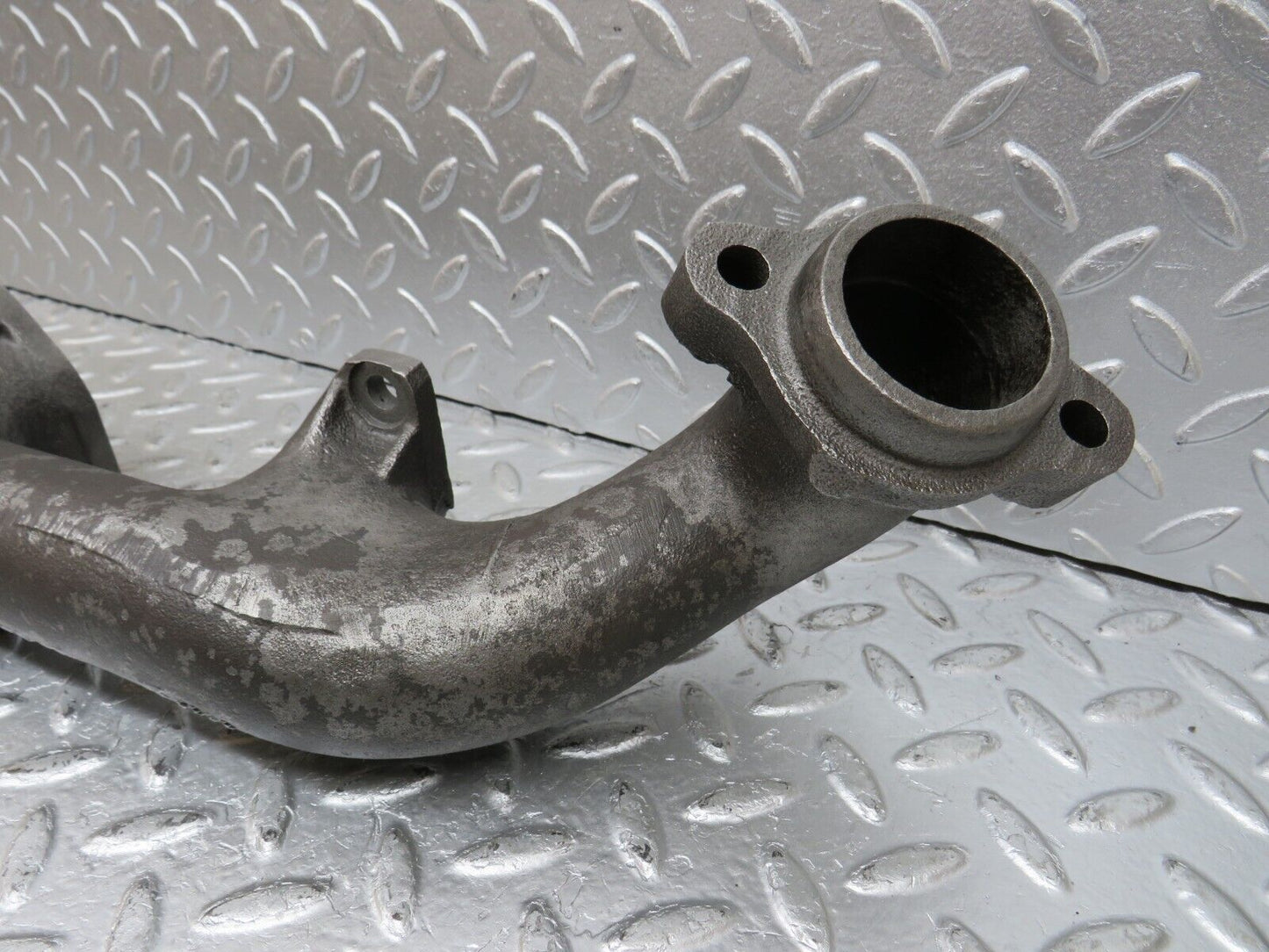 33123 Mercedes-Benz W126 380 V8 Exhaust Manifold Right 1161420602 1161420702