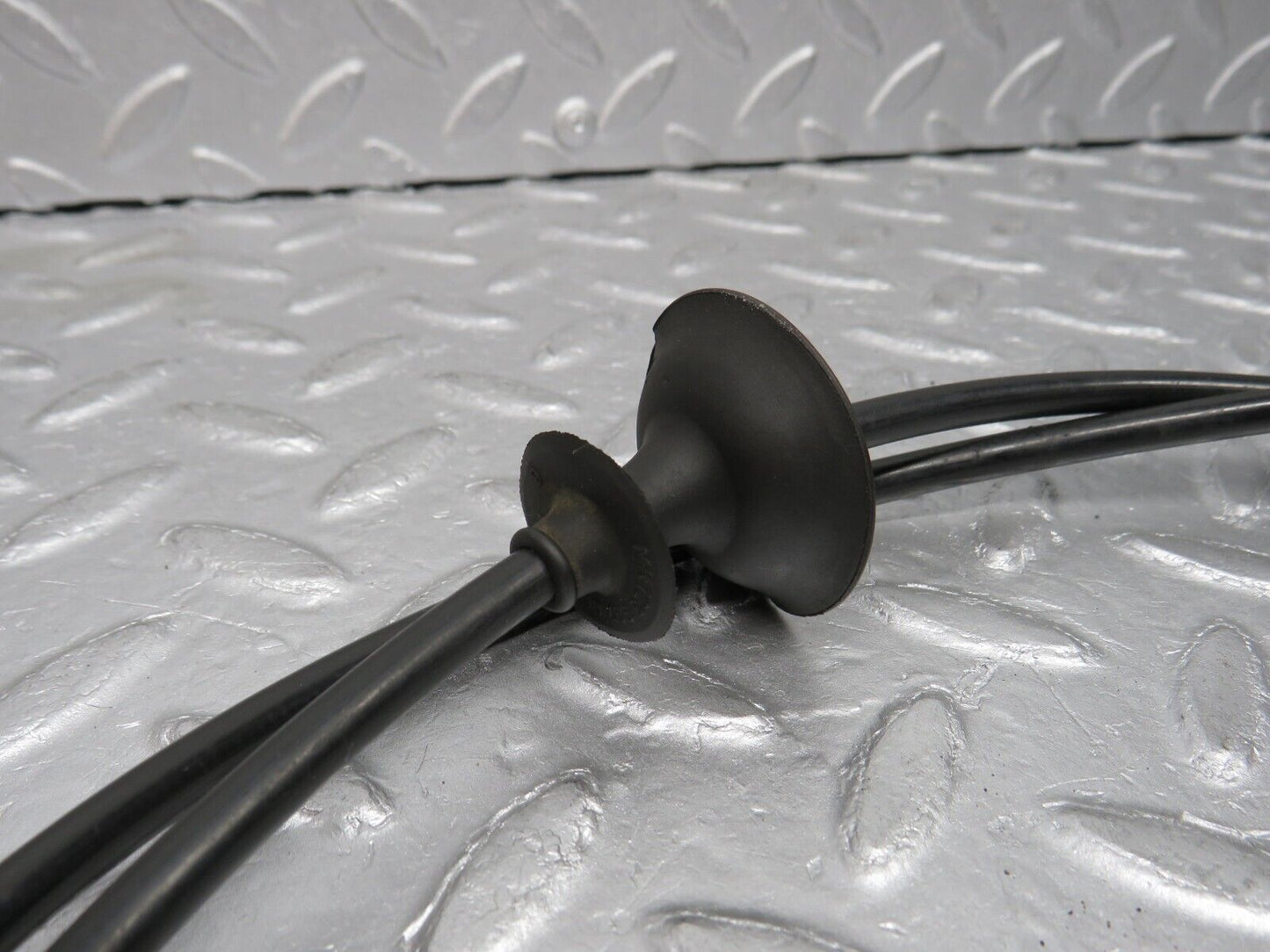 38029 Mercedes-Benz A124 320E Cabriolet Bonnet Release Cable