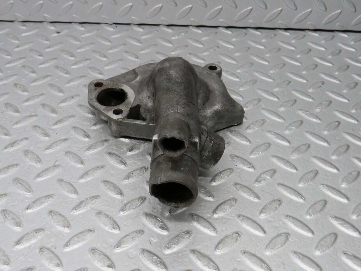 35910 Mercedes-Benz 240D OM616.912 Water Pump Housing 1212010601
