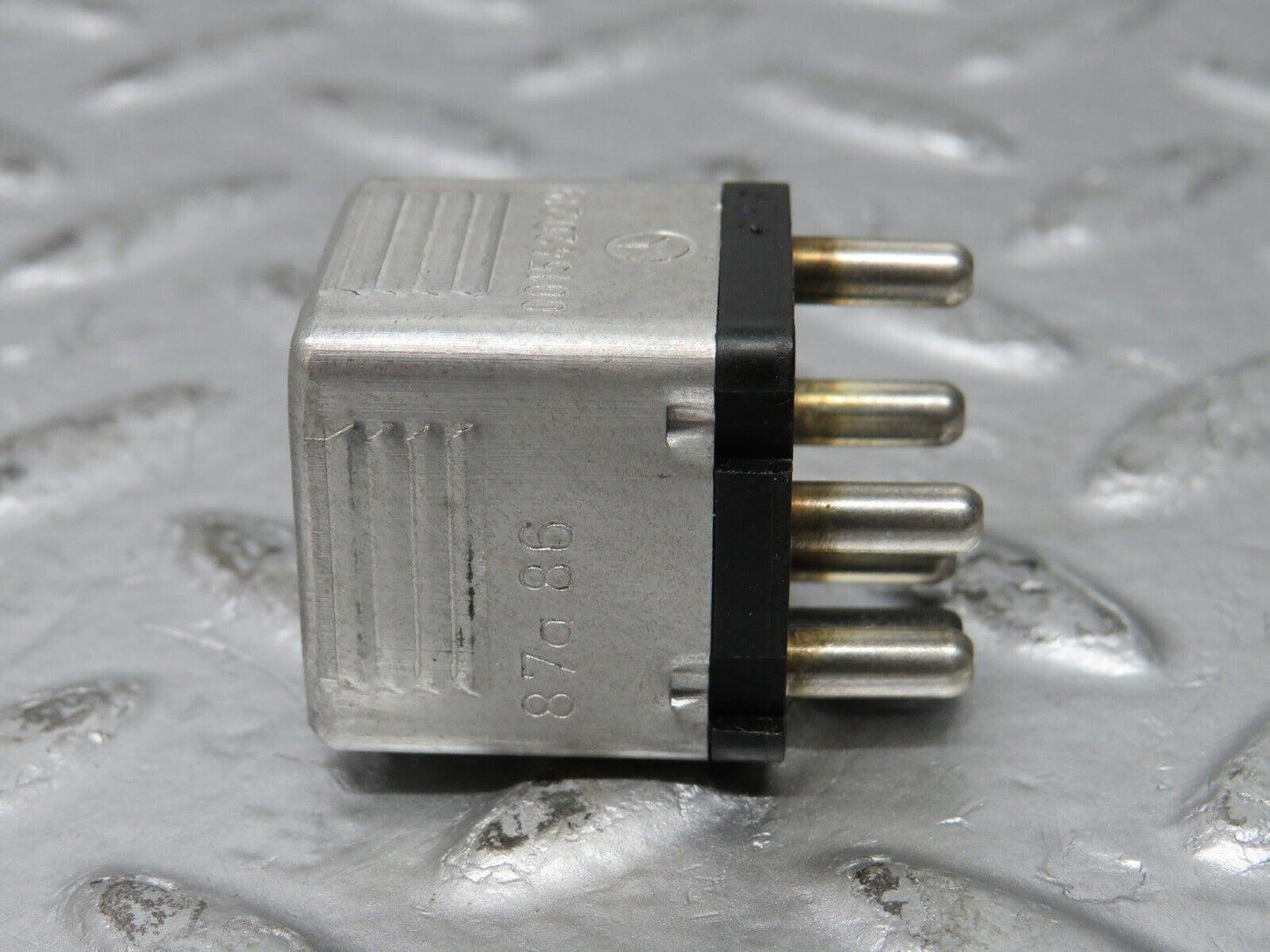 32055 Mercedes-Benz W123 230E Multi Purpose Relay 0015420219