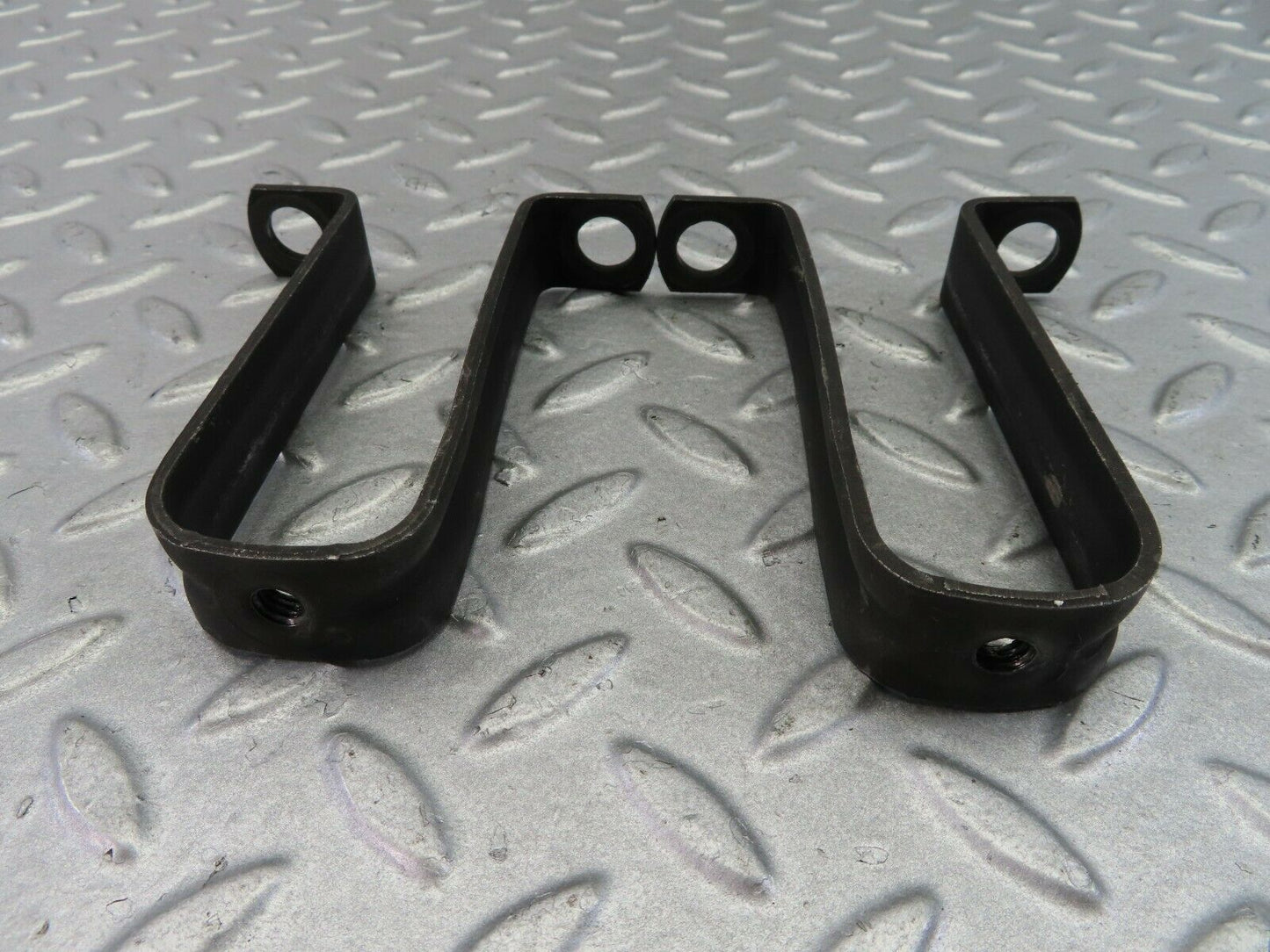 8047 Mercedes-Benz W115 220D Rocker Cover Supports