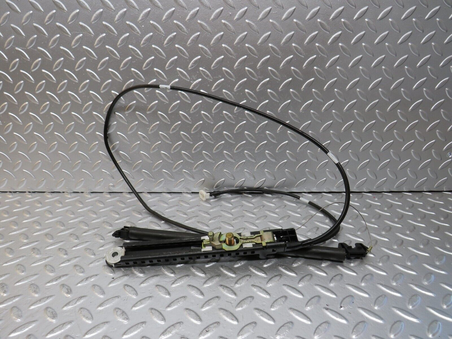 25011 Mercedes-Benz W140 S320 Front Right Seat Belt Adjuster Cable 1408600288
