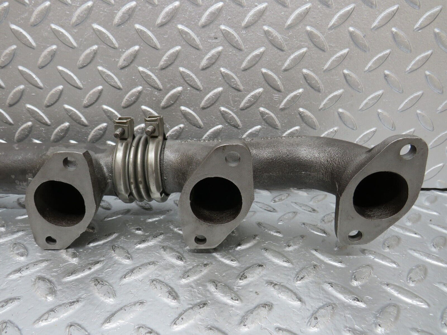 33123 Mercedes-Benz W126 380 V8 Exhaust Manifold Right 1161420602 1161420702