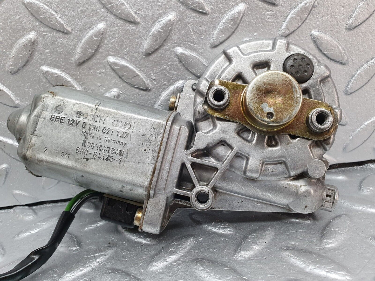 41492 Mercedes-Benz W124 200E Front Right Window Regulator Motor 0130821137
