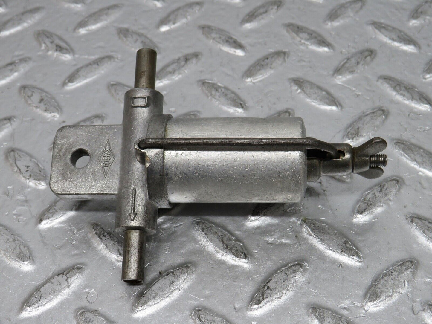 0357 Mercedes-Benz W120 180D Ponton Fuel Prefilter 001477060
