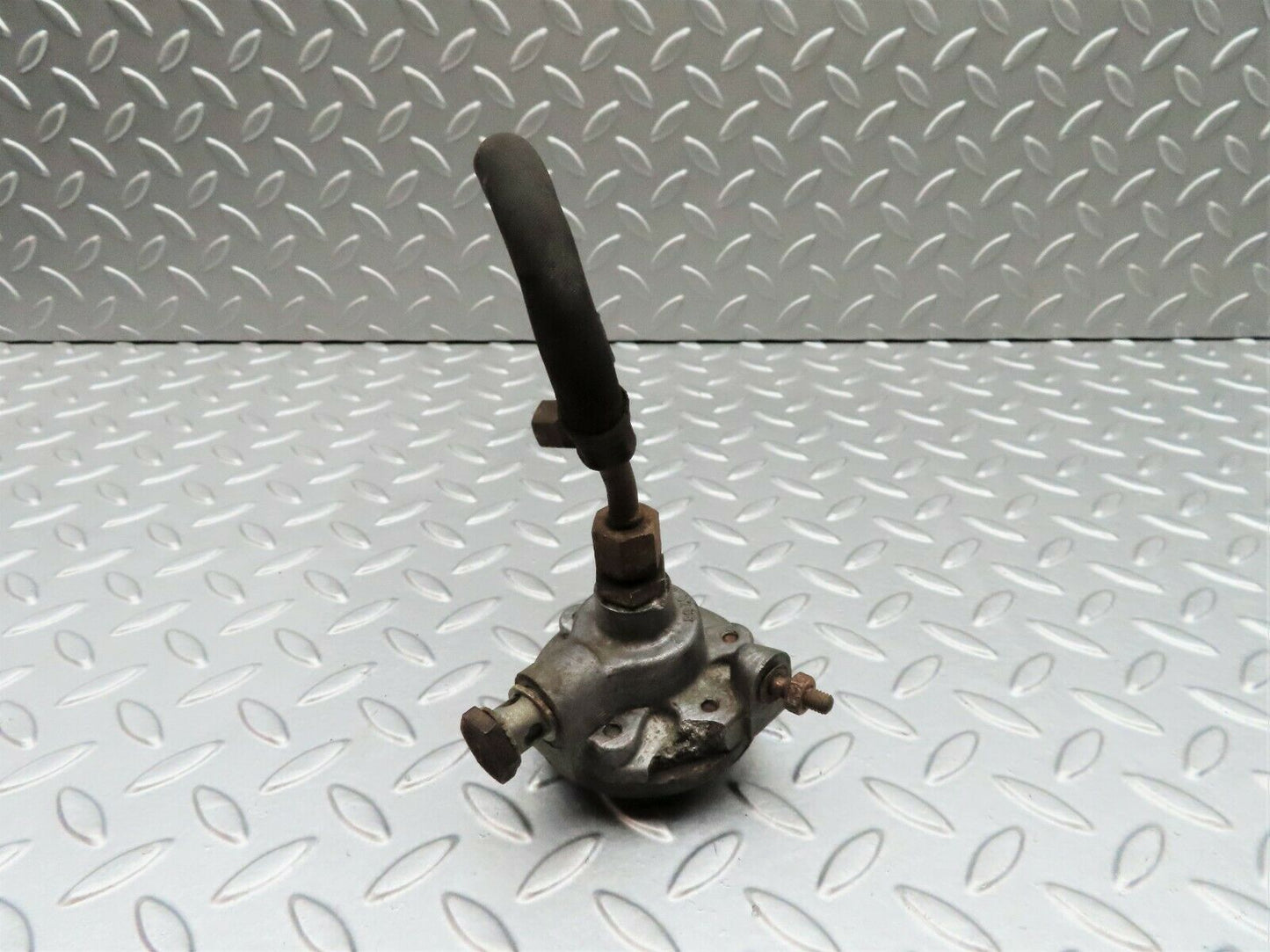 3402 Mercedes-Benz W108 280SE Fuel Backflow Damper Regulator 1270700268