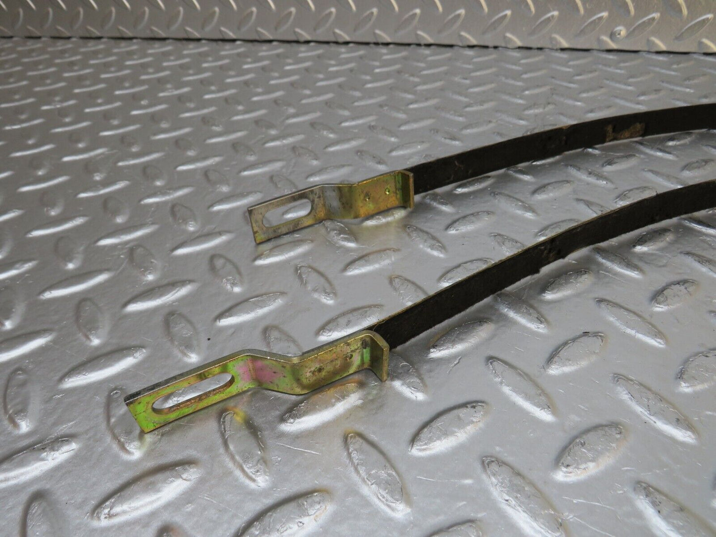 0449 Mercedes-Benz W123 230E Heater Box Holder Strap