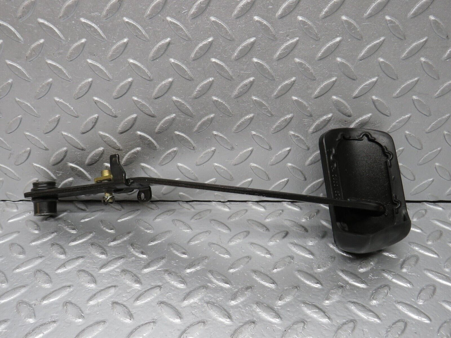 38811 Mercedes-Benz W201 190E 2.6L Brake Pedal With Rubber 1232910082