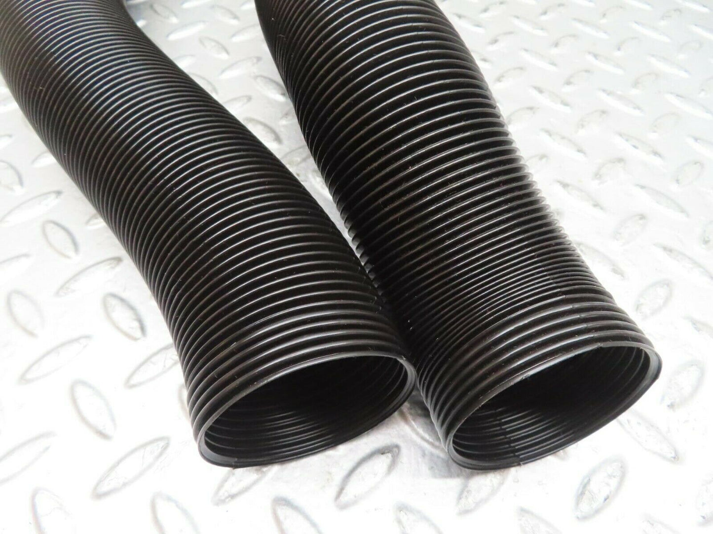 15299 Mercedes-Benz W123 230E 2x Air Duct Pipe Hose