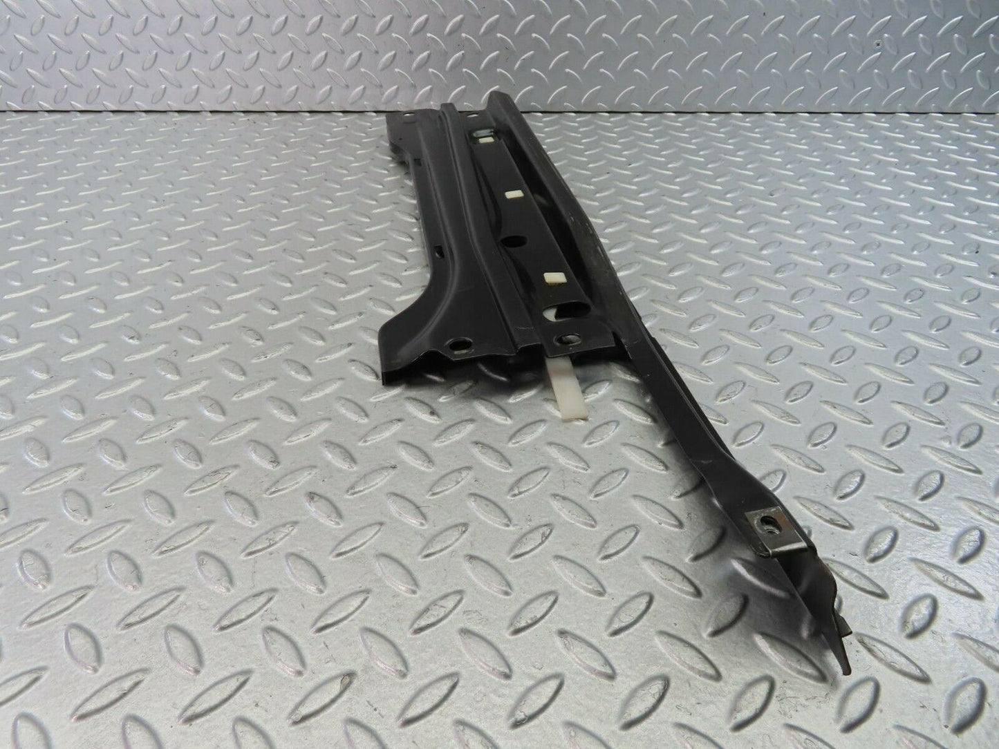 9314 Mercedes-Benz C124 300CE Coupe Rear Window Channel Support Left