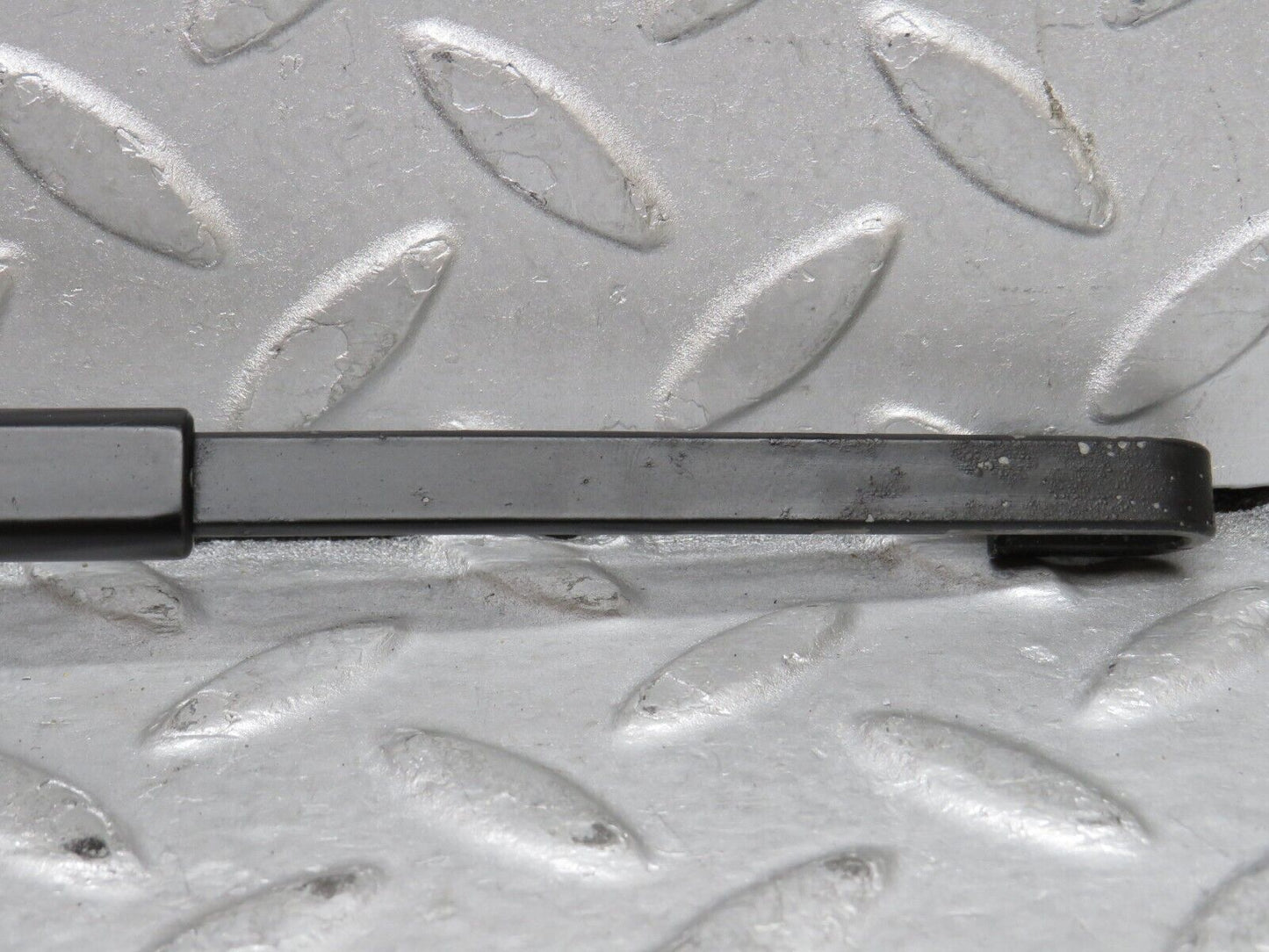 37866 Mercedes-Benz A124 320E Cabriolet Wiper Arm Bosch