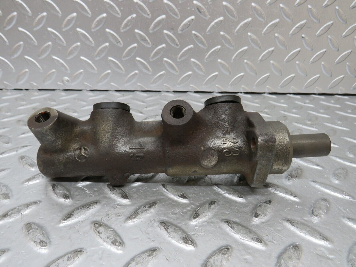 27287 Mercedes-Benz W123 280E Brake Master Cylinder Ate
