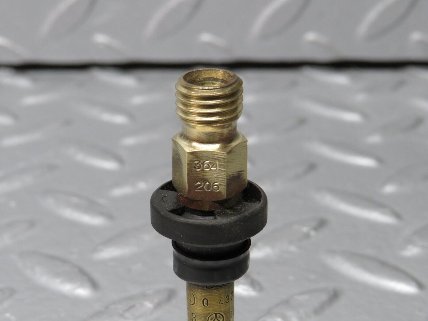 38902 Mercedes-Benz W201 190E 2.6L Fuel Injector Bosch 0000785623 0437502047