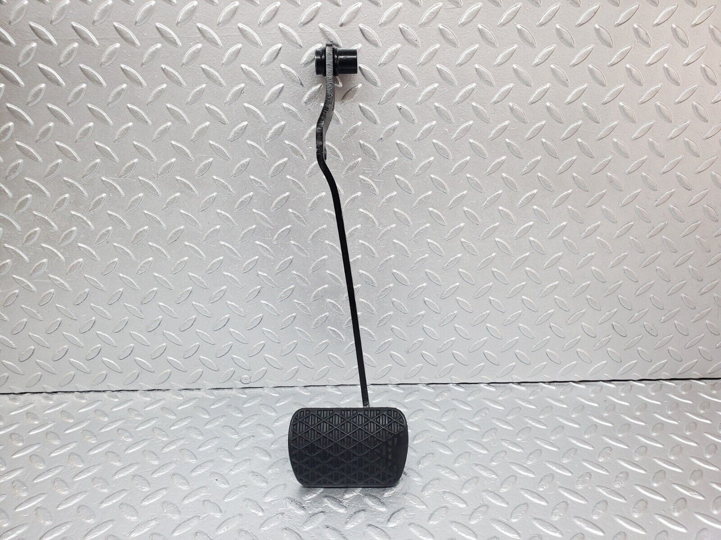 45775 Mercedes-Benz W126 420SE Brake Pedal With Rubber 1232910082