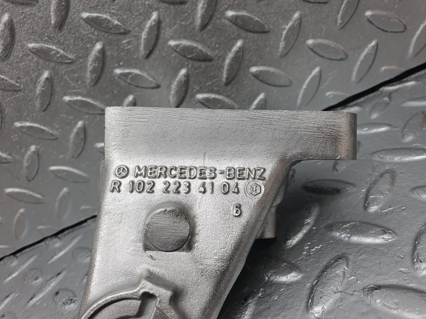 41447 Mercedes-Benz W124 200E Engine Mount Bracket Left Side 1022234104
