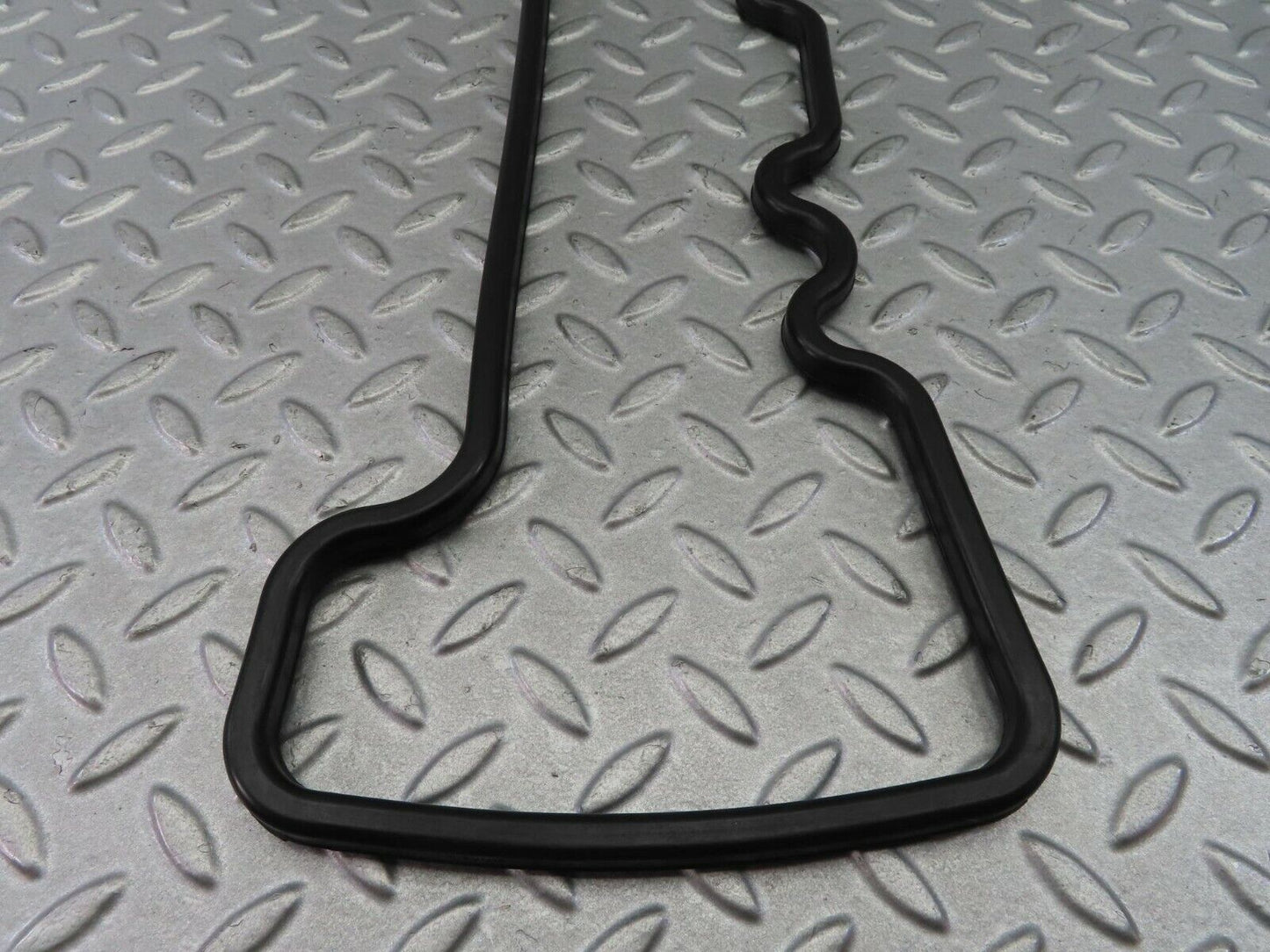 8104 Mercedes-Benz W108 Valve Cover Gasket Seal 1300160221