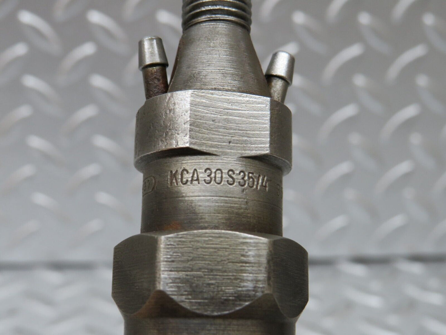 27002 Mercedes-Benz W123 240D Fuel Injector Bosch KCA30S35/4