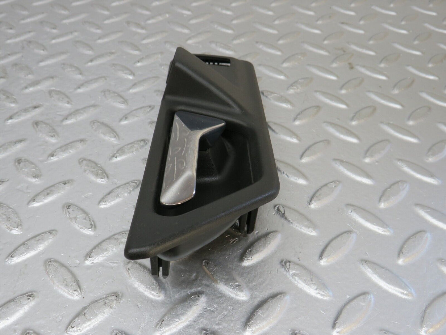 33909 Mercedes-Benz W124 260E Interior Door Handle Rear Left 1247600161