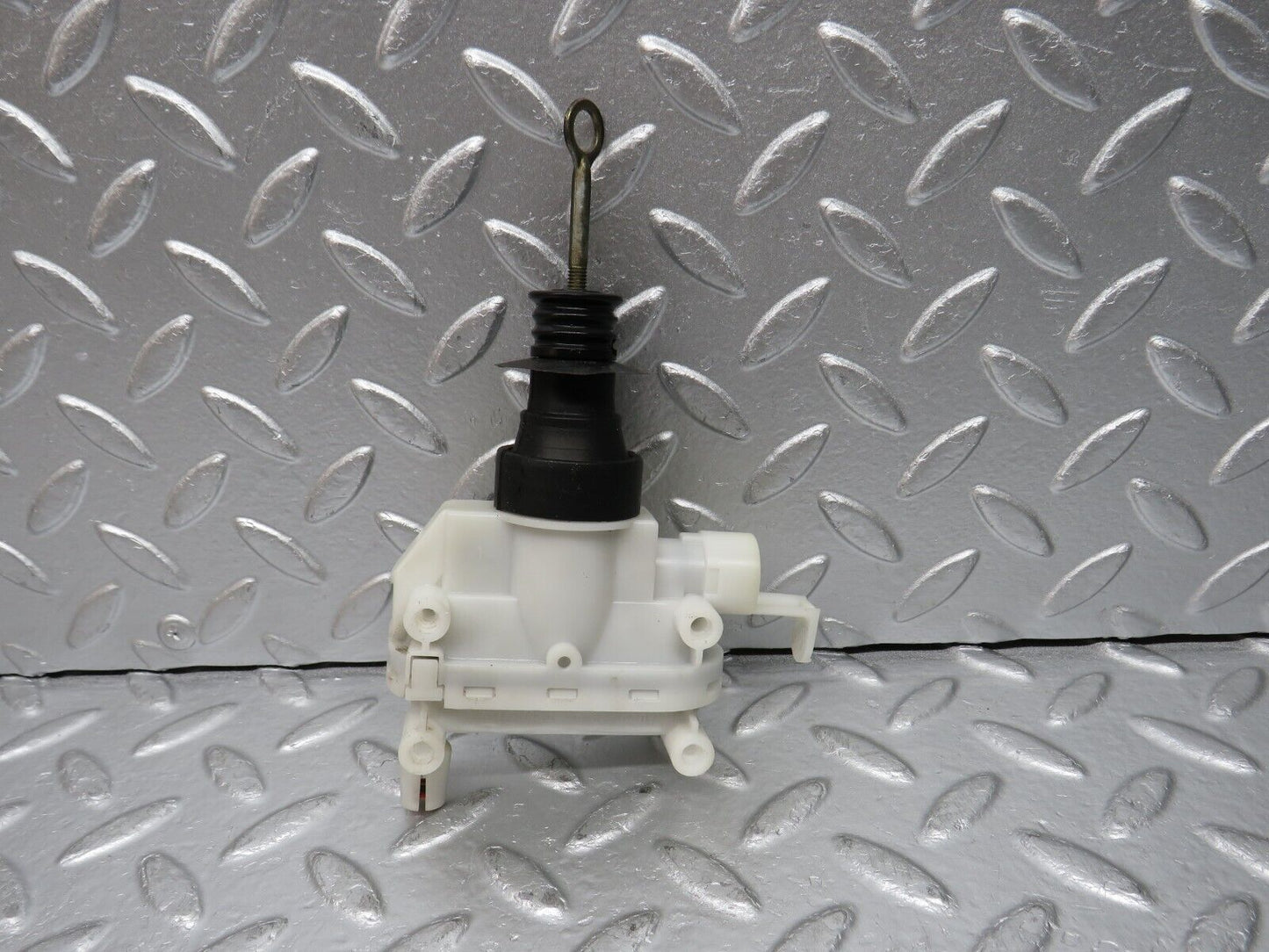 31396 Mercedes-Benz S124 220TE Door Lock Vacuum Actuator Hella Front Left