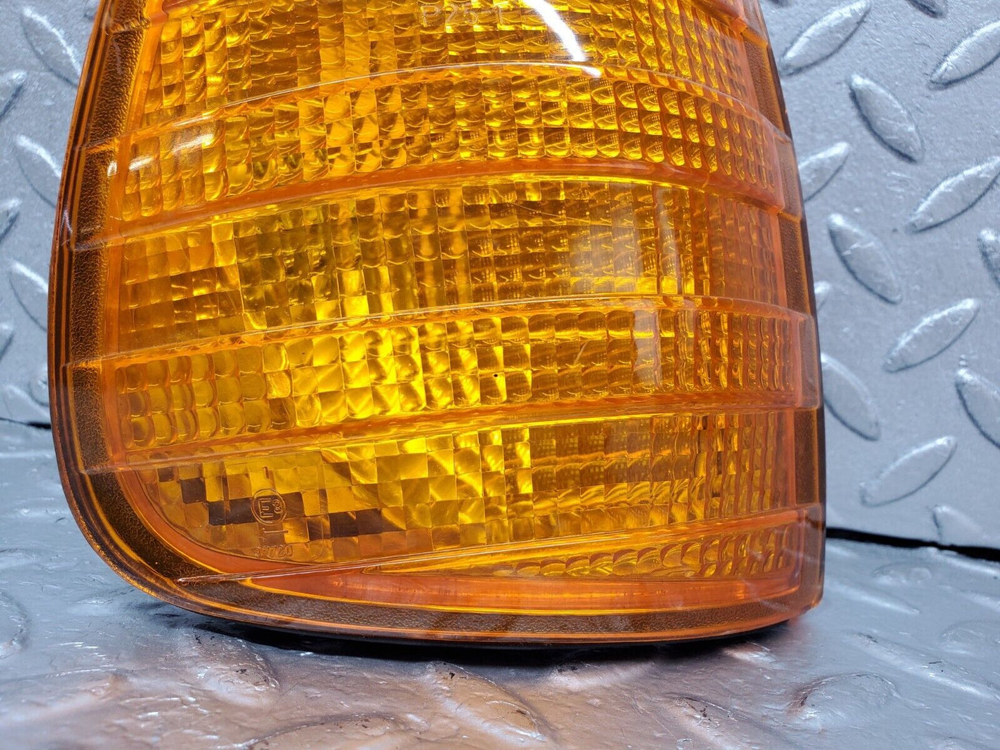 44334 Mercedes-Benz W123 280E Indicator Light Front Right