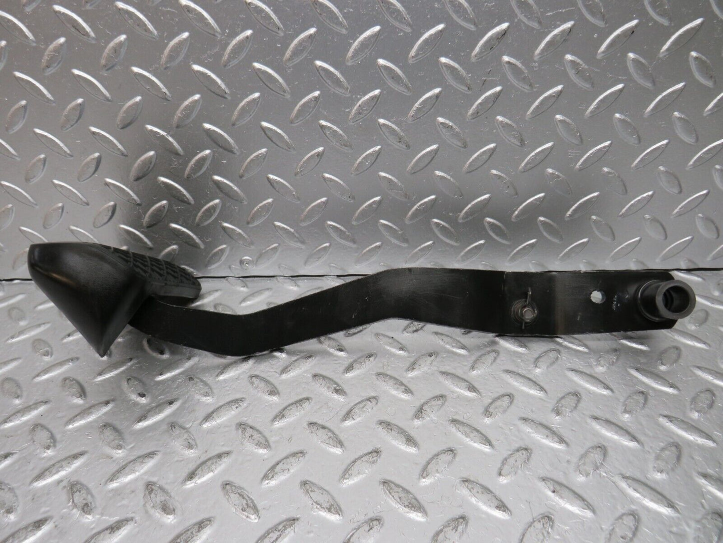 29808 Mercedes-Benz W123 230E Brake Pedal With Rubber 1232910082