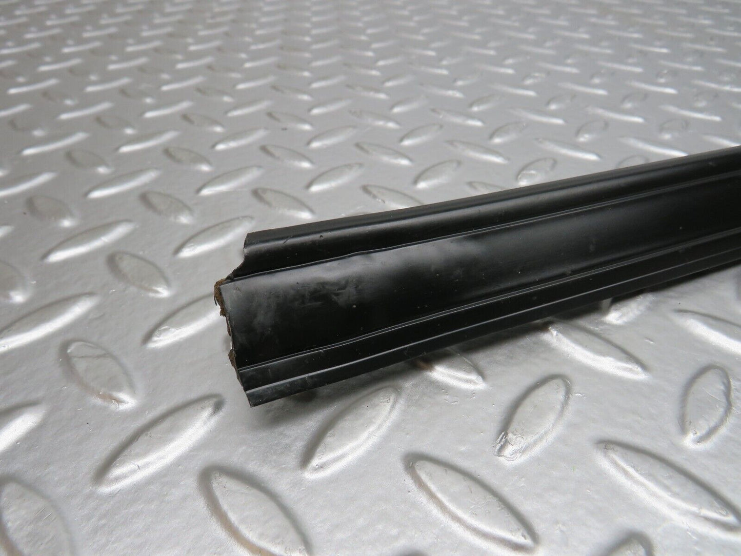33499 Mercedes-Benz W202 C180 Skirt Sill Moulding Trim Right Side 2026800274
