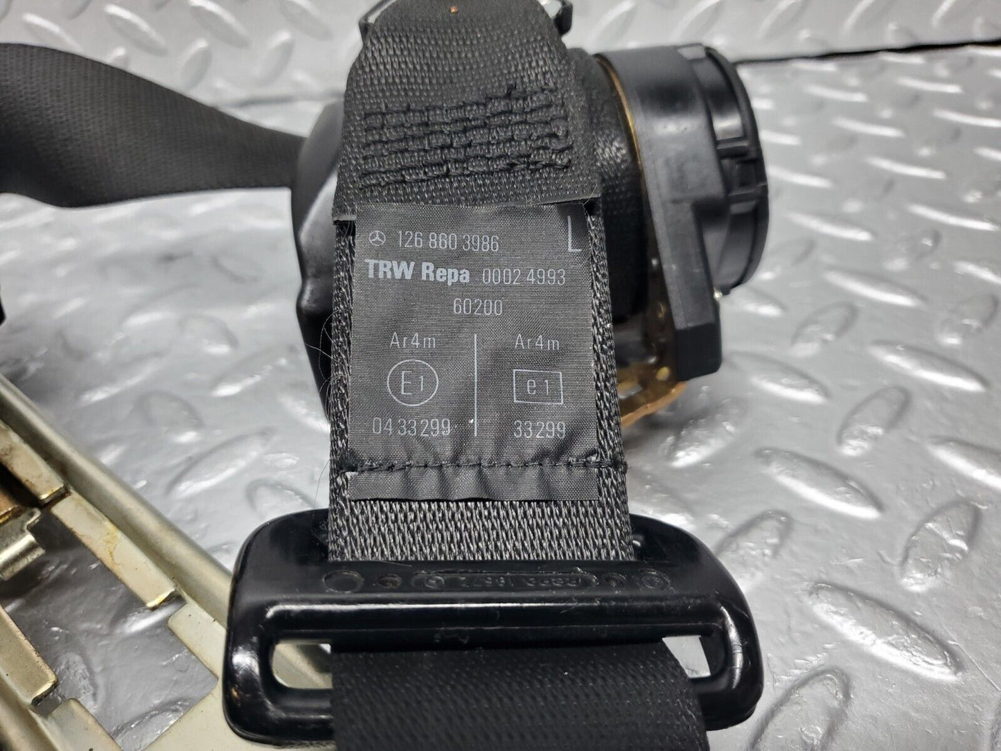 45864 Mercedes-Benz W126 420SE Front Left Seat Belt With Buckle 1268603986 1268680011 1268604096