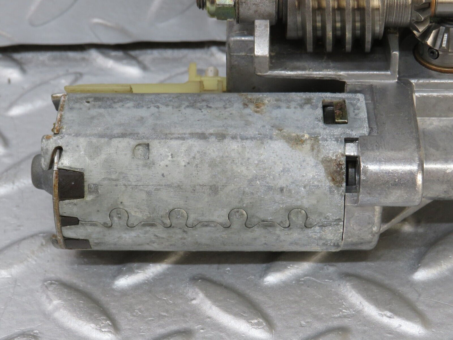 36322 Mercedes-Benz W126 420SE Steering Column Adjustment Motor 1264600425