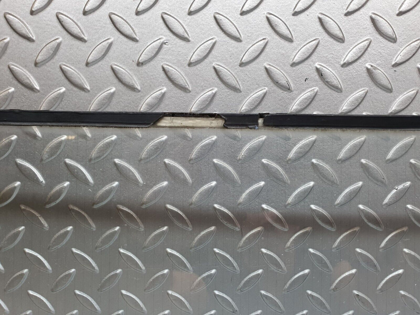 43217 Mercedes-Benz W108 280SE Rear Heated Windscreen